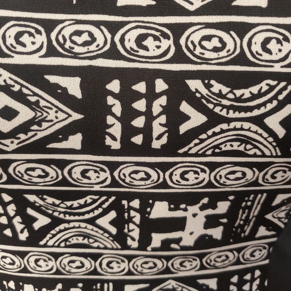 Women black and white  color bllock maxi dress - Picture 3 of 4